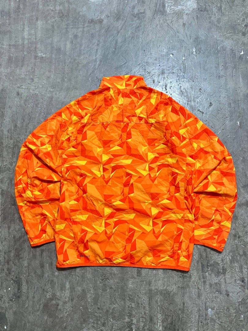 Nike Orange Geometric AOP Windbreaker Jacket (Category: Coats, Jackets and Outerwear) located in Cavite. Submitted by giankarl1608 (Listing ID 1470062822, Image 2). Description: Flaw: minor scratch W 22 L 27.