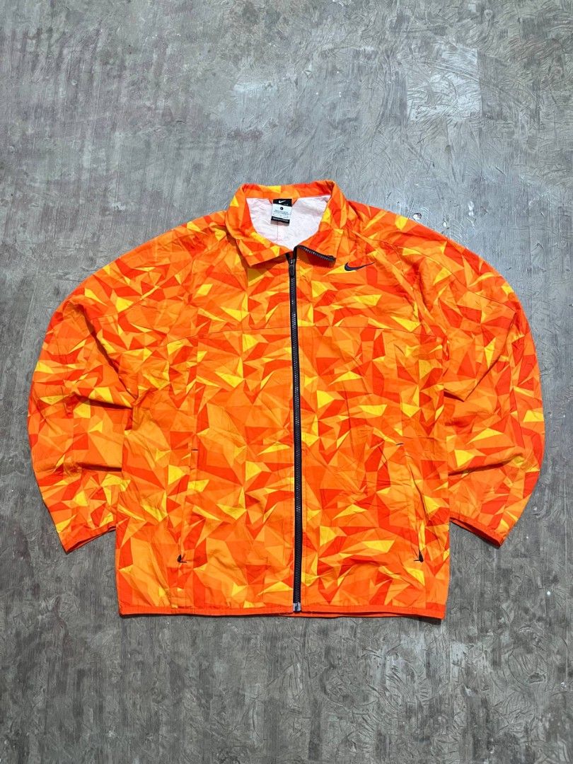 Nike Orange Geometric AOP Windbreaker Jacket (Category: Coats, Jackets and Outerwear) located in Cavite. Submitted by giankarl1608 (Listing ID 1470062822, Image 1). Description: Flaw: minor scratch W 22 L 27.