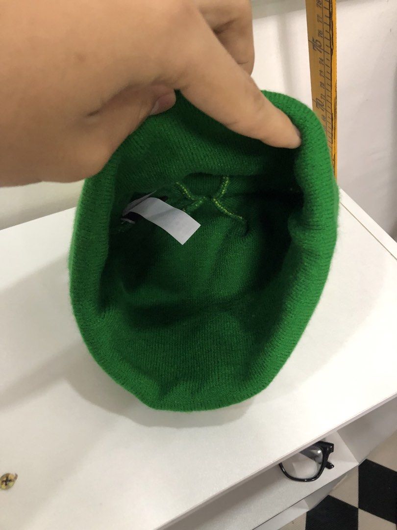 Nike Oregon Ducks Pom Beanie Green Yellow (Category: Caps & Hats) located in Manila. Submitted by ejaay_2012 (Listing ID 1470104206, Image 3). Description: - Authentic Nike Oregon Ducks winter beanie - Eye-catching green and yellow knit design with a playful pom pom - Features bold OREGON text on the front and DUCKS text on the back - Detailed Oregon Duck logo embroidery and Nike swoosh tag on the cuff - Made from 100% acrylic for maximum warmth 