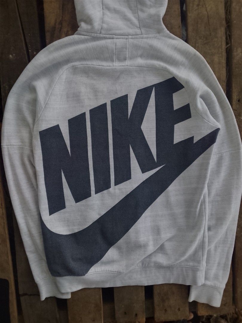 NIKE PARIS SAINT-GERMAIN FLEECE PULLOVER HOODIE (Category: Hoodies) located in Manila. Submitted by saiintthrift (Listing ID 1470095709, Image 3). Description: Condition: As New Dimes: 27.5 x 19.4 ( S ) Color rate: 11/10 Issue: Last Photo ig: saiint.thrift fb: Saiint Thrift tiktok: saiint.thrift carousell: saiintthrift 680 + sf.