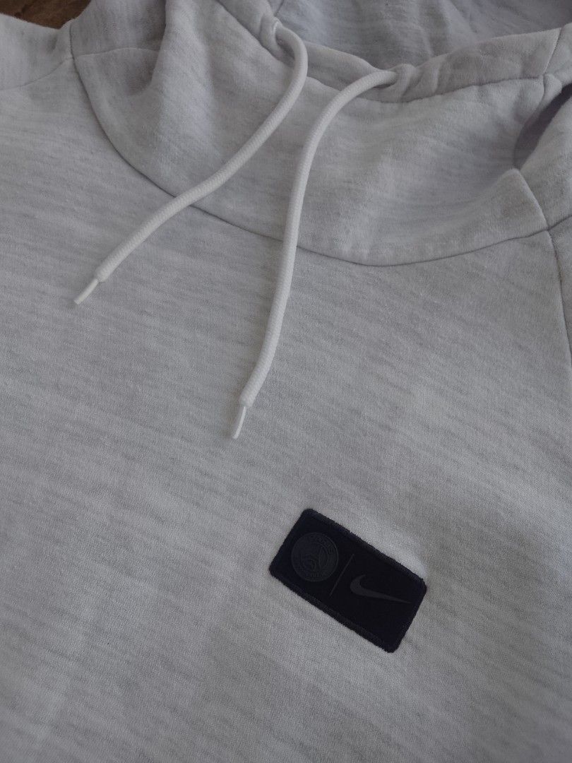 NIKE PARIS SAINT-GERMAIN FLEECE PULLOVER HOODIE (Category: Hoodies) located in Manila. Submitted by saiintthrift (Listing ID 1470095709, Image 2). Description: Condition: As New Dimes: 27.5 x 19.4 ( S ) Color rate: 11/10 Issue: Last Photo ig: saiint.thrift fb: Saiint Thrift tiktok: saiint.thrift carousell: saiintthrift 680 + sf.