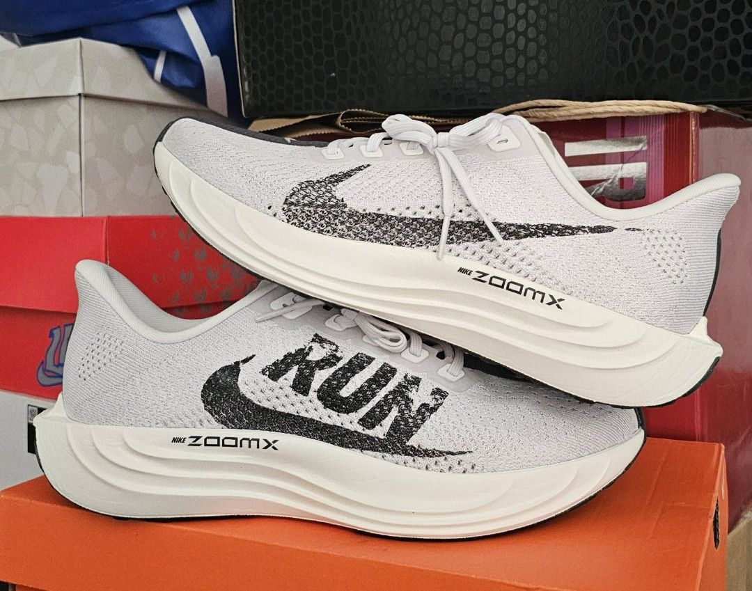Nike Pegasus plus size 10 (Category: Sneakers) located in Quezon City. Submitted by justinkixs (Listing ID 1469949284, Image 1). Description: size 10 bnds legit.