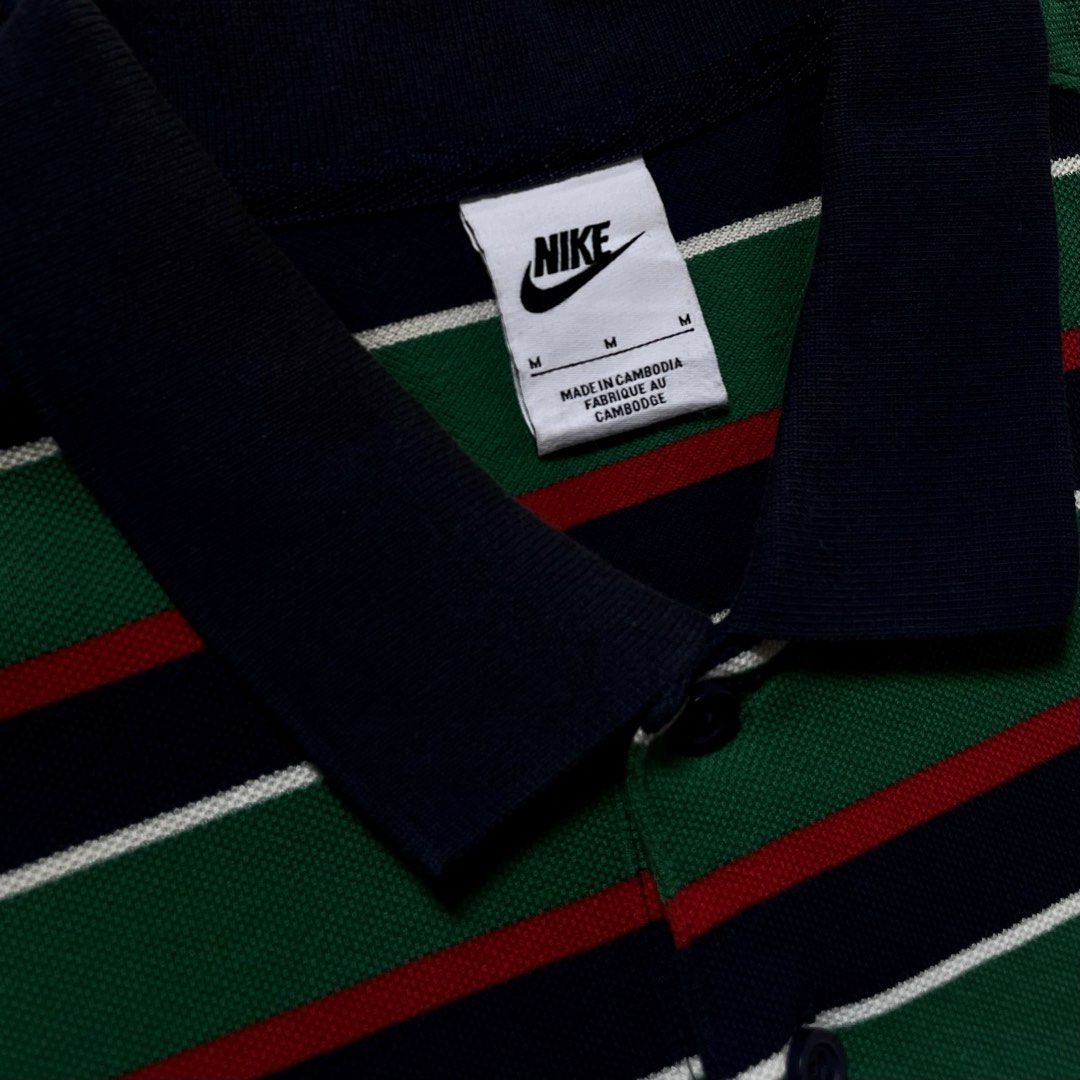 Nike polo stripes (Category: Activewear) located in Manila. Submitted by kidd21vergil (Listing ID 1469950237, Image 2). Description: • Size Medium to Large 🏷️ • Width 22 Length 28 • Excellent condition • Color rate 9/10 Price: 599 free shipping 📩.