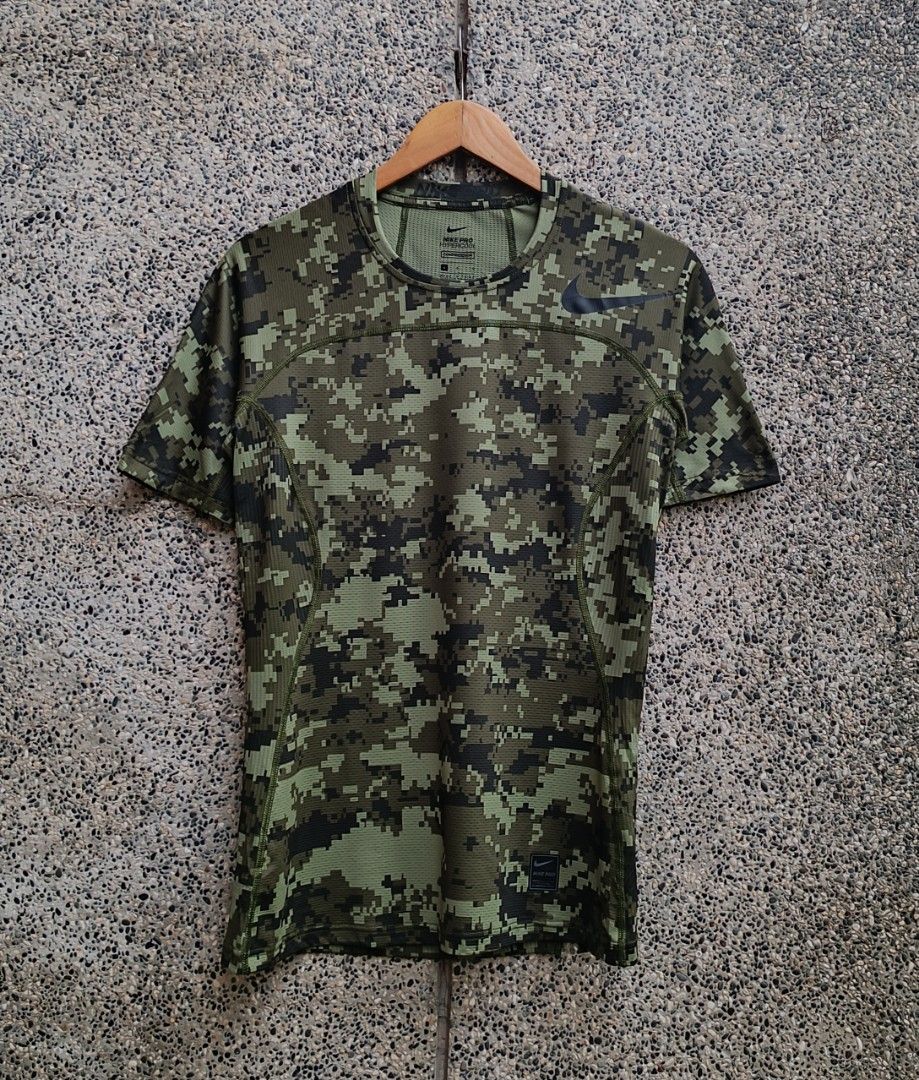 NIKE PRO CAMO COMPRESSION (Category: Activewear) located in Davao. Submitted by st333tcartel (Listing ID 1469993600, Image 1). Description: Large Length 27.5 Width 17.5 Issue:Cut washtag.