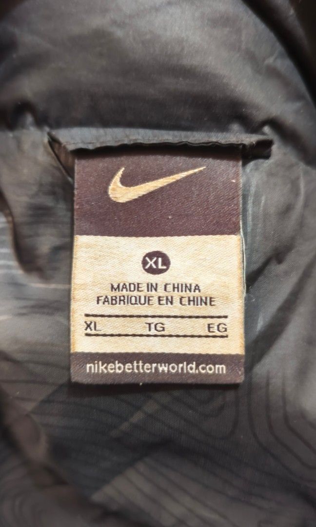 Nike Puffer Jacket (Category: Coats, Jackets and Outerwear) located in Baguio. Submitted by utoljay__ (Listing ID 1470113436, Image 3). Description: Nike Puffer Jacket - Size XL on tag, dm for more info - Minimal issues - Last price for sure buyers - Will deliver around Baguio - Outside Baguio will be shipped + DF.