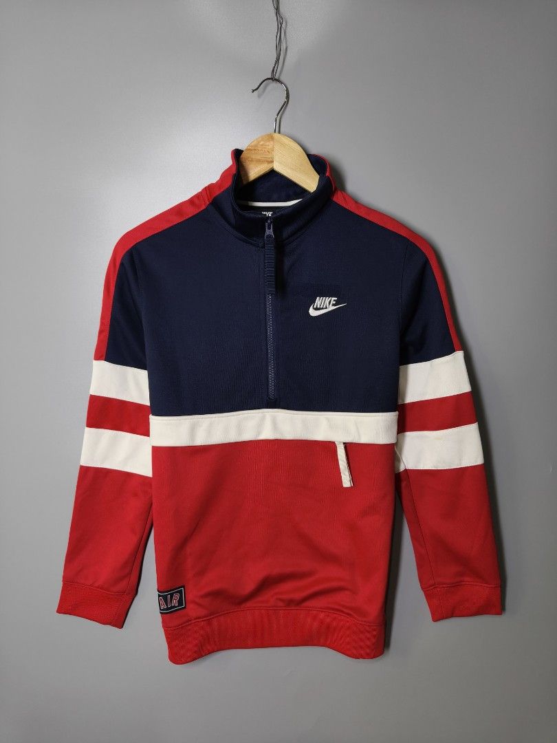 Nike Quarterzip (Category: Coats, Jackets and Outerwear) located in Baguio. Submitted by modern6tone6 (Listing ID 1470028783, Image 1). Description: Like new 9.8/10 color rate Large on tag youth size.