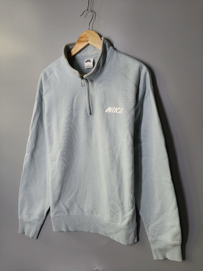 Nike Quarterzip (Category: Coats, Jackets and Outerwear) located in Baguio. Submitted by modern6tone6 (Listing ID 1470045767, Image 3). Description: Excellent Condition 9.5/10 color rate Needs wash pa.