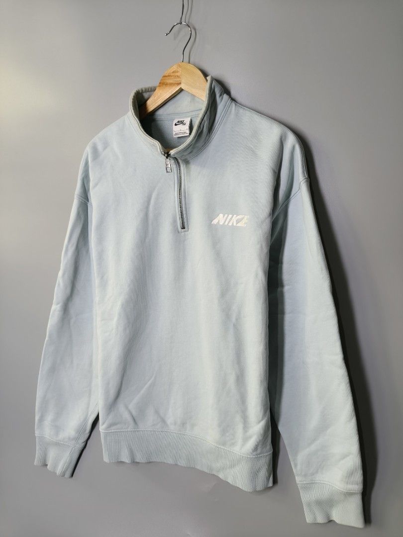 Nike Quarterzip (Category: Coats, Jackets and Outerwear) located in Baguio. Submitted by modern6tone6 (Listing ID 1470045767, Image 2). Description: Excellent Condition 9.5/10 color rate Needs wash pa.