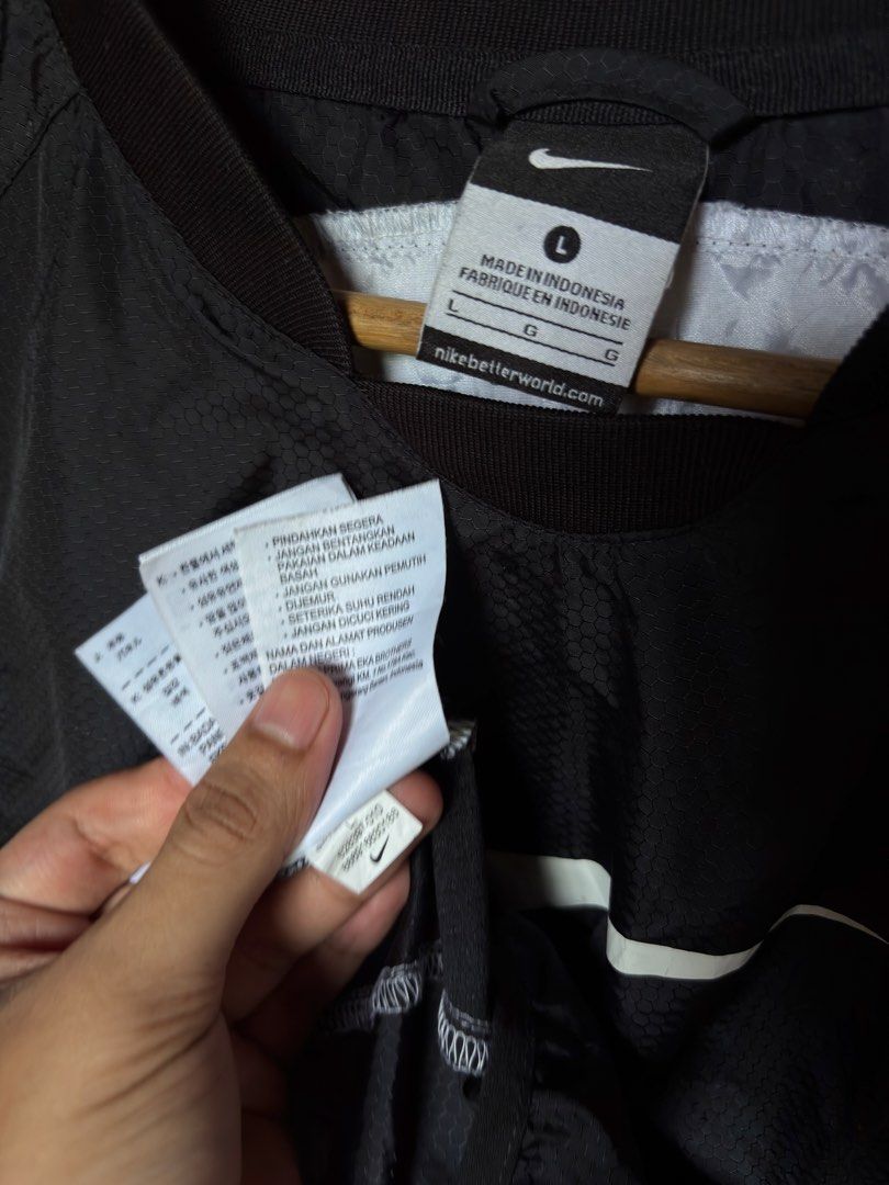 Nike Running Top (Category: Activewear) located in Balungao. Submitted by alldriftedgears (Listing ID 1470124640, Image 2). Description: Width - 22 Length - 27.