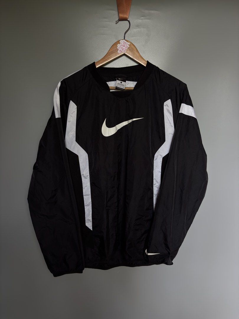 Nike Running Top (Category: Activewear) located in Balungao. Submitted by alldriftedgears (Listing ID 1470124640, Image 1). Description: Width - 22 Length - 27.