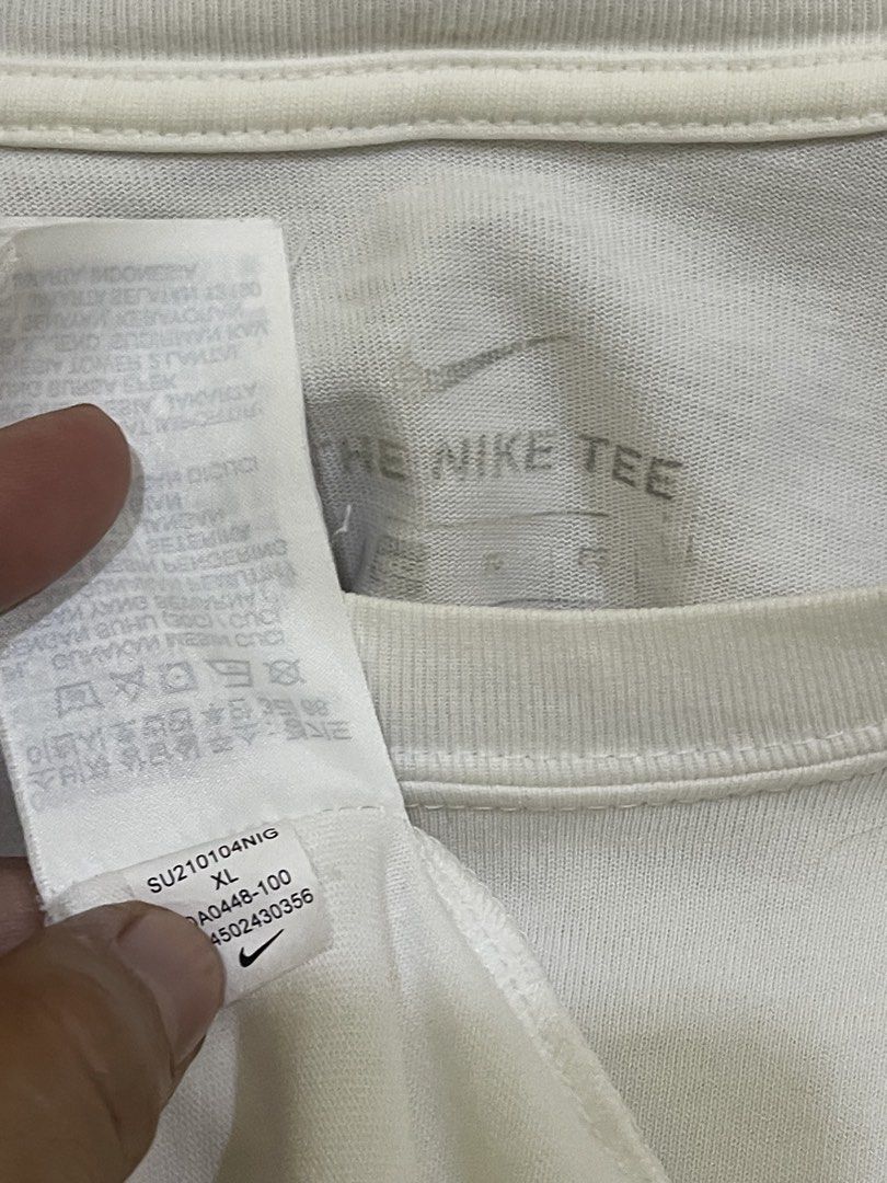 Nike Shirt (Category: Tshirts & Polo Shirts ) located in Marikina City. Submitted by greatfindsmnlph (Listing ID 1470135709, Image 3). Description: Ni ke Shirt Price: 250 Size: Large Width: 23 Length: 30 Color: White Color Rate: 10/10 Condition: 10/10 almost new Very nice in actual.