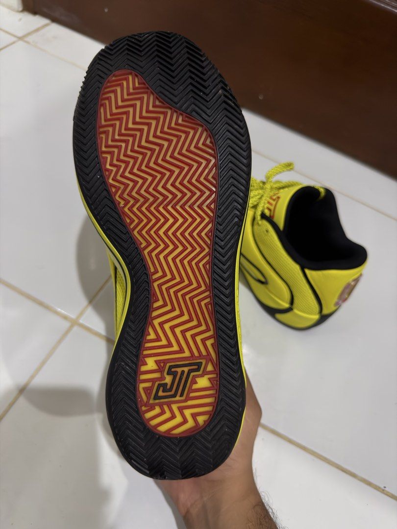 Nike Shoes (Category: Casual Shoes) located in Paranaque City. Submitted by ozneobaruc (Listing ID 1470087455, Image 3). Description: Tatum 4 sonic yellow - 2800 -size 10.5 US -used only 3 times (never for basketball) - with orig box Nike V2k Run Green -2500 -size 10.5 US -with orig box -used but not abused Loc: Sucat, Parañaque.