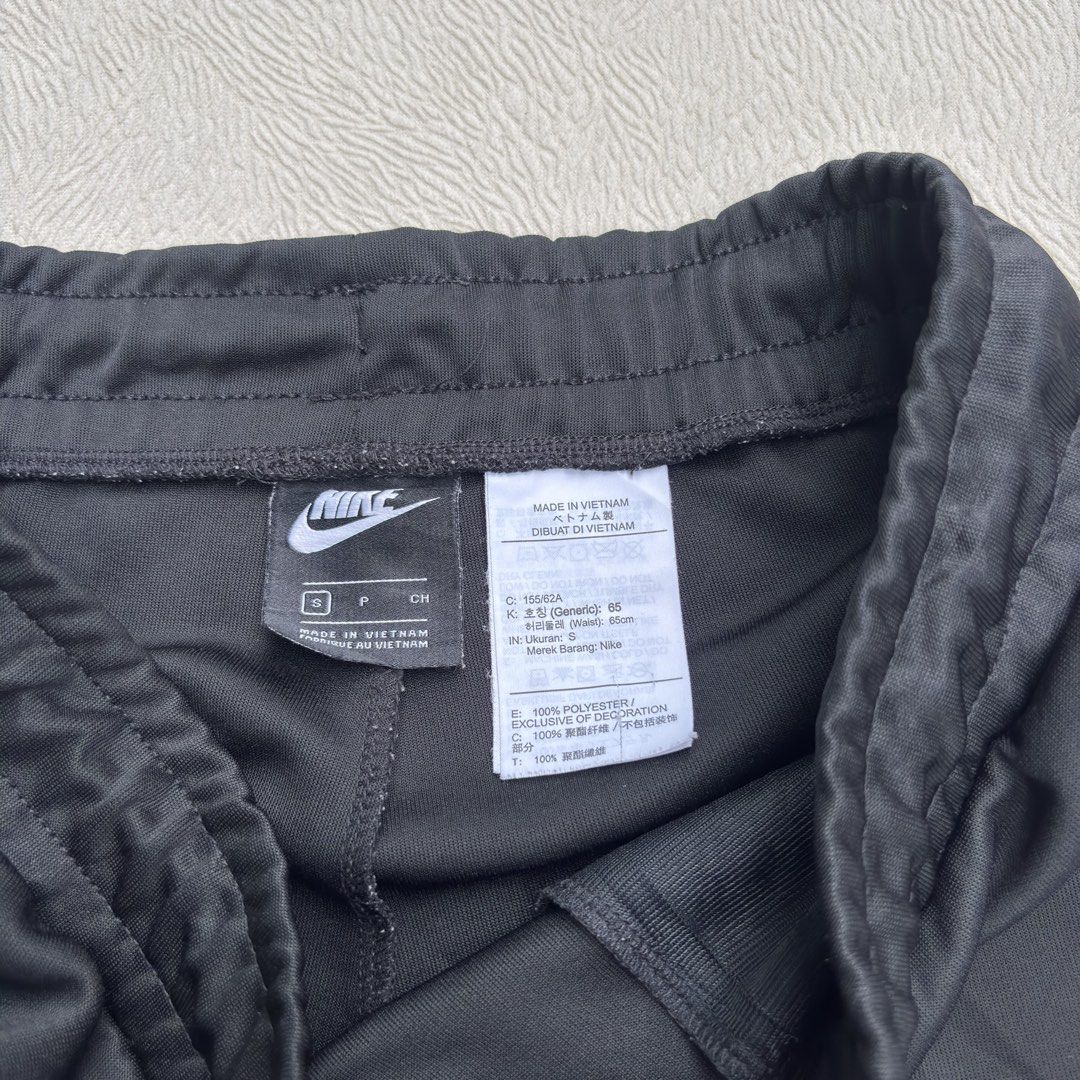 Nike Shorts (Category: Shorts) located in Baybay. Submitted by thrift.ed2023 (Listing ID 1470037978, Image 3). Description: Nike Short 26” to 30” Waistline 12” Length No Issue Need Wash Good as New .