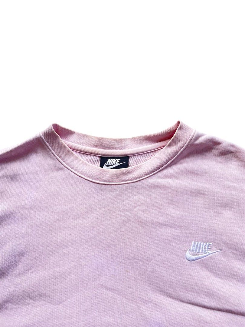 Nike Side Logo Sweater (Category: Formal Shirts) located in Davao. Submitted by fastbear-aad4 (Listing ID 1470110570, Image 2). Description: NIKE MULTIPLE SWOOSH CREW NECK Dry-fit Nylon pocket Size: Large on tag Dimes: 22x26 Color rate: 9/10 Condition: Excellent! Issue: None 📩📩📩.