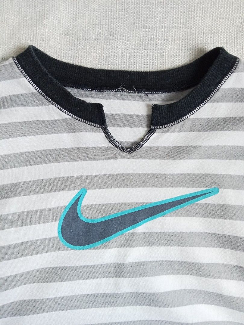Nike striped y2k vintage tee (Category: Shirts) located in Bagabag. Submitted by thrift_stories96 (Listing ID 1470103422, Image 3). Description: Nike striped y2k vintage tee Medium womens Length - 23.5 Width - 16.5 stretch up to 18 Condition - excellent Flaw - tags remove.