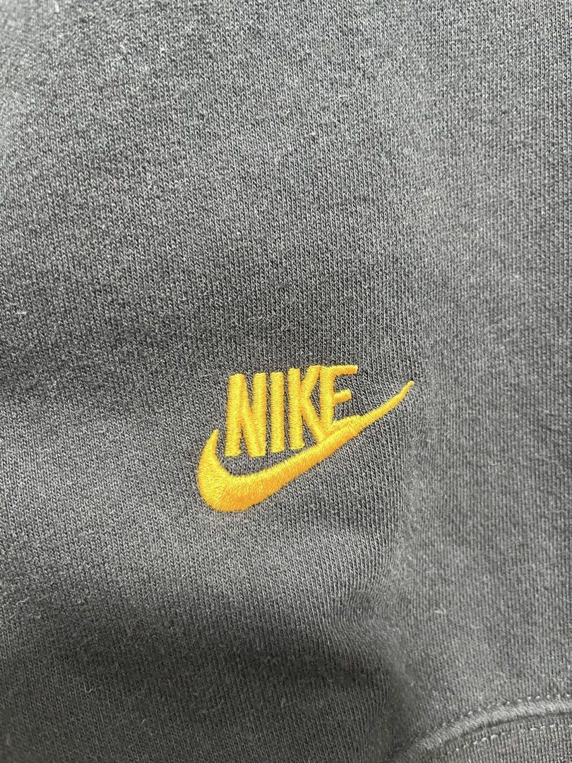 Nike sweatshirt (Category: Coats, Jackets and Outerwear) located in Bulacan. Submitted by orlyvalle010488 (Listing ID 1469950078, Image 3). Description: .