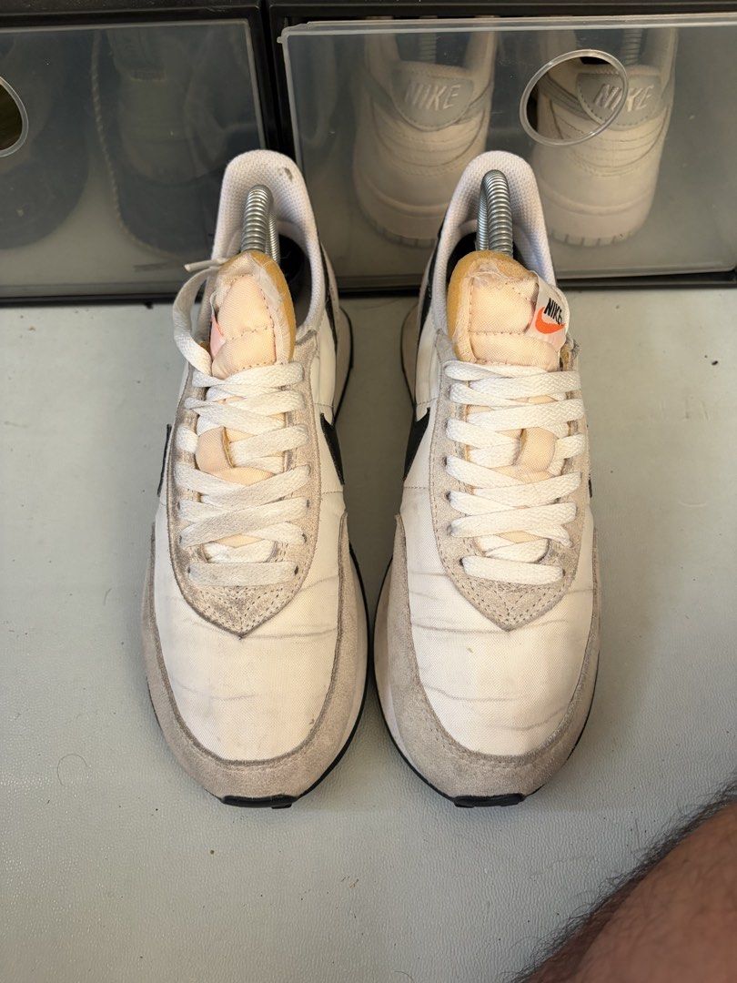 Nike Tailwind (Category: Sneakers) located in Makati City. Submitted by mmry1214 (Listing ID 1470139100, Image 1). Description: For sale only Nike tailwind Size 6.5mens/8womens Good condition no box 1,200php only Issue: need lang ng linis RFS: uuwi na ng province 📍Guadalupe Nuevo, Makati City.