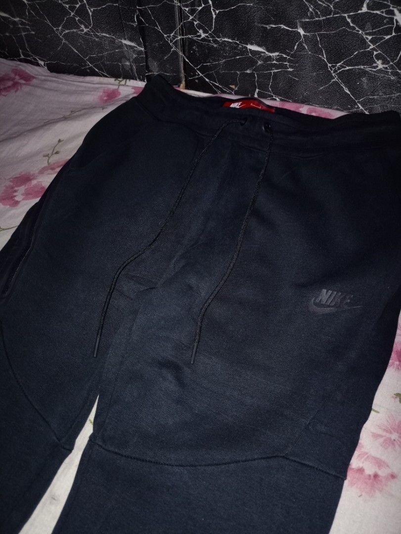 Nike Tech Fleece Jogger Pants Black Size S (Category: Joggers) located in Manila. Submitted by naixhrift (Listing ID 1470111900, Image 2). Description: Nike Techfleece Jogger pants Size Small Multi Pocket Length 37 Waist 30 to 36 950 plus ship jnt courier payment on gcash manila area .