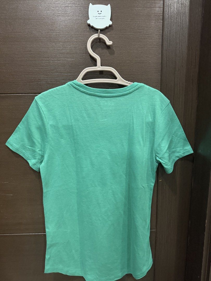 Nike Tee (Category: Shirts) located in Mandaluyong City. Submitted by 2goodfinds (Listing ID 1470083643, Image 3). Description: .