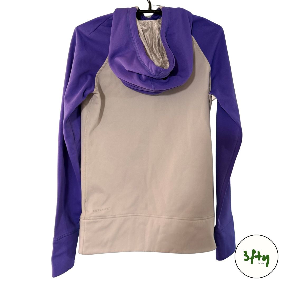 Nike Therma-Fit Hoodie (Category: Coats, Jackets and Outerwear) located in Baguio. Submitted by 3ftypieces (Listing ID 1470014302, Image 2). Description: - XS on tag, but fits up to Medium Mode of payment: GCash/Bank Transfer Mode of delivery: J&T Express (shouldered by buyer) Meet ups/drop off within Baguio City proper only. Feel free to dm for inquiries, thank you!!.