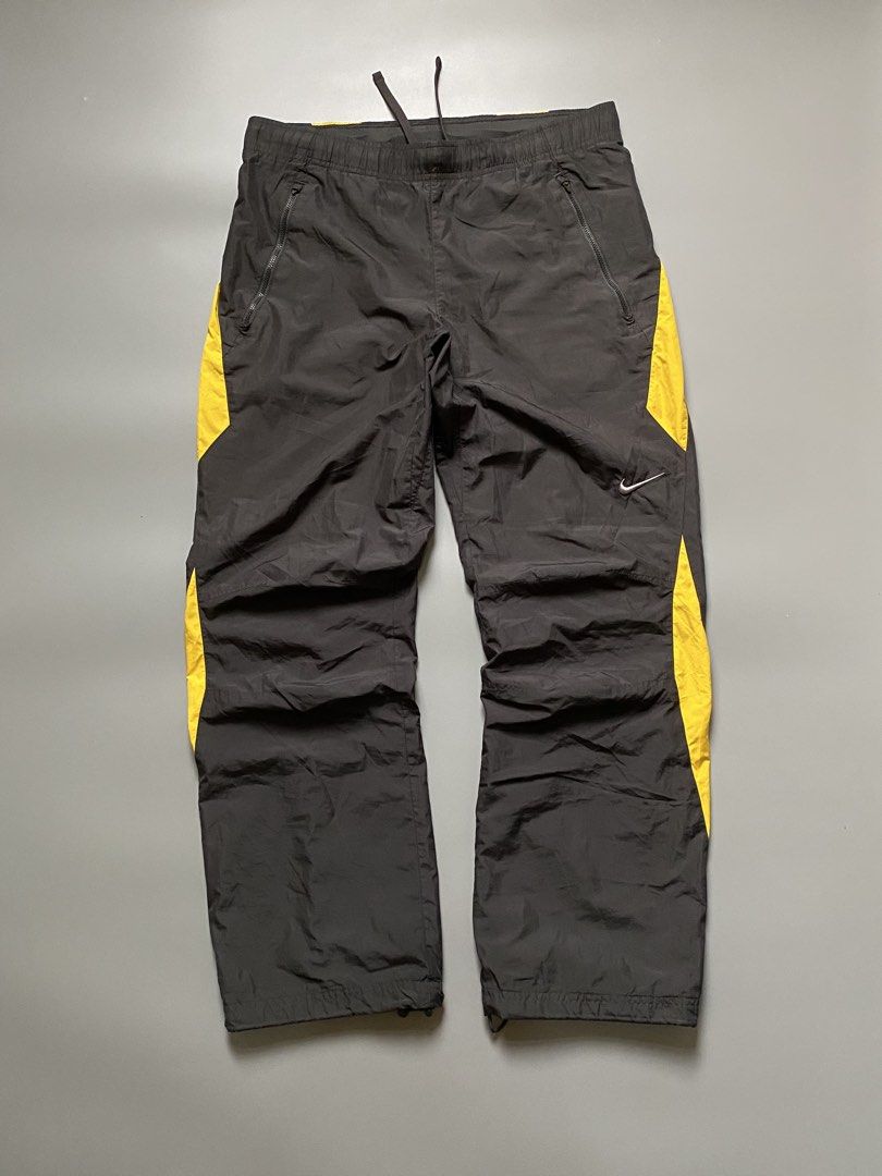 Nike Trackpants (Bruce Lee Clrwy) (Category: Trousers) located in Cebu City. Submitted by dfindss. (Listing ID 1470082631, Image 2). Description: Size 30-34 Length 39.5 inch Leg hole 9 inch.