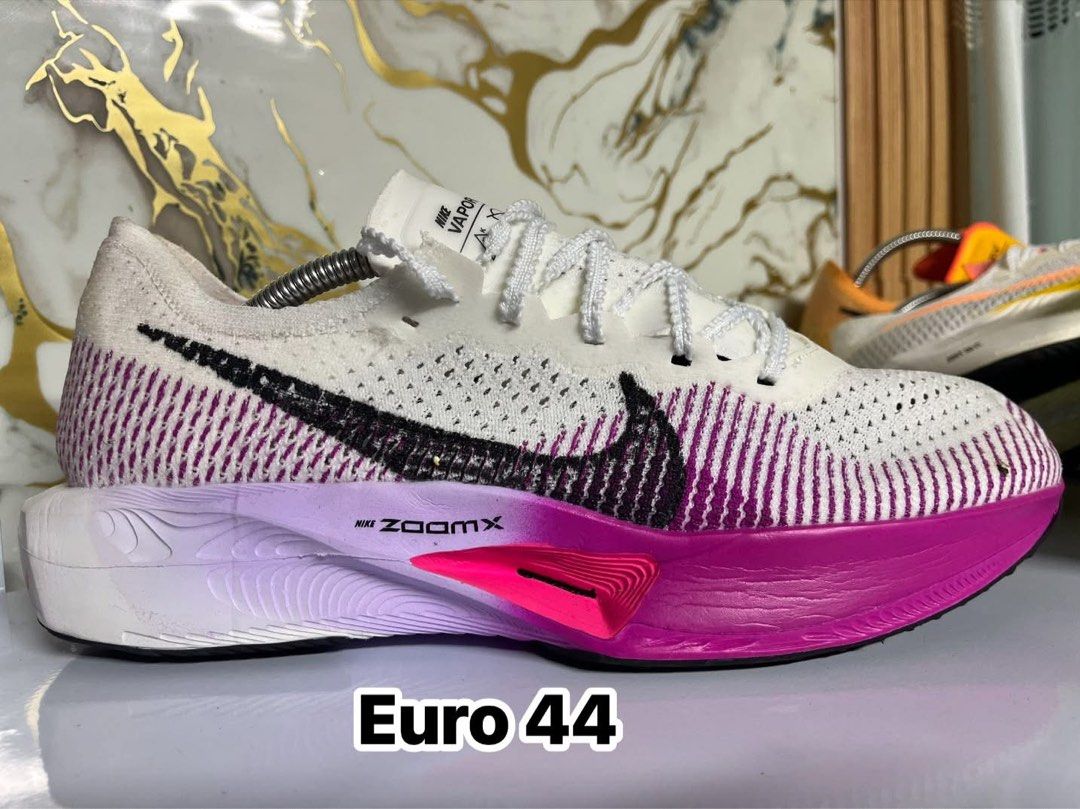 Nike Vaporfly Zoomx (Category: Sneakers) located in Manila. Submitted by lkiss13 (Listing ID 1470068271, Image 2). Description: .