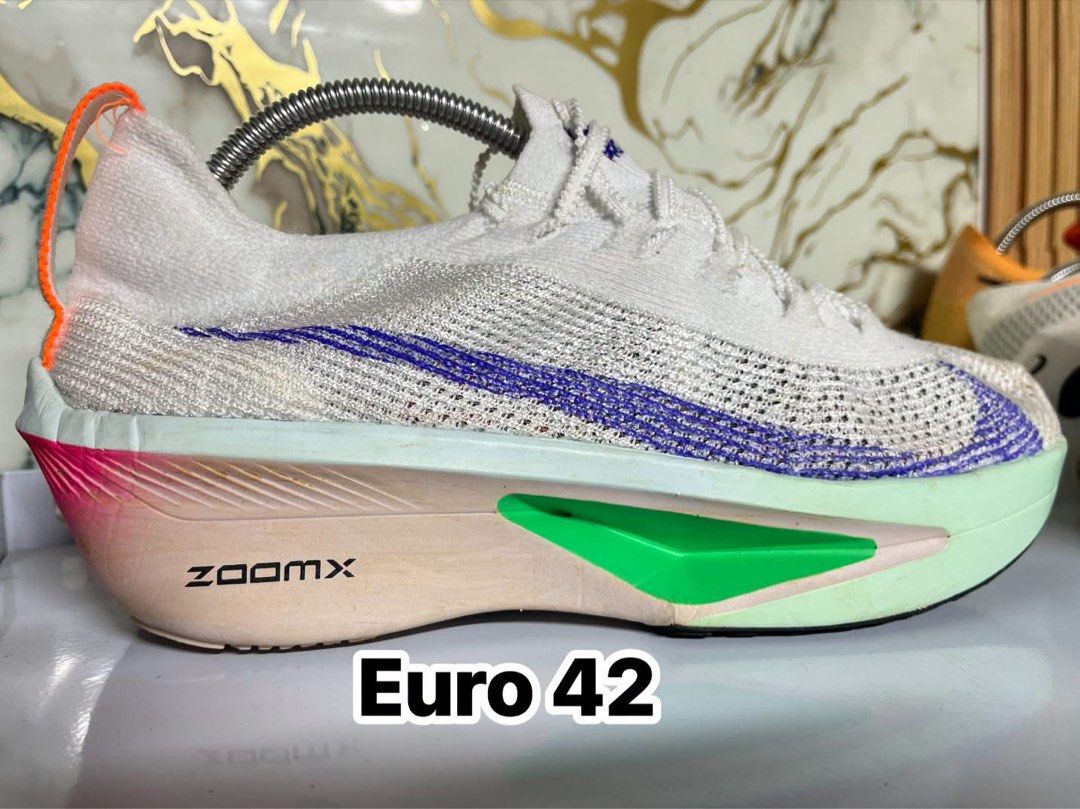 Nike Vaporfly Zoomx (Category: Sneakers) located in Manila. Submitted by lkiss13 (Listing ID 1470068271, Image 3). Description: .