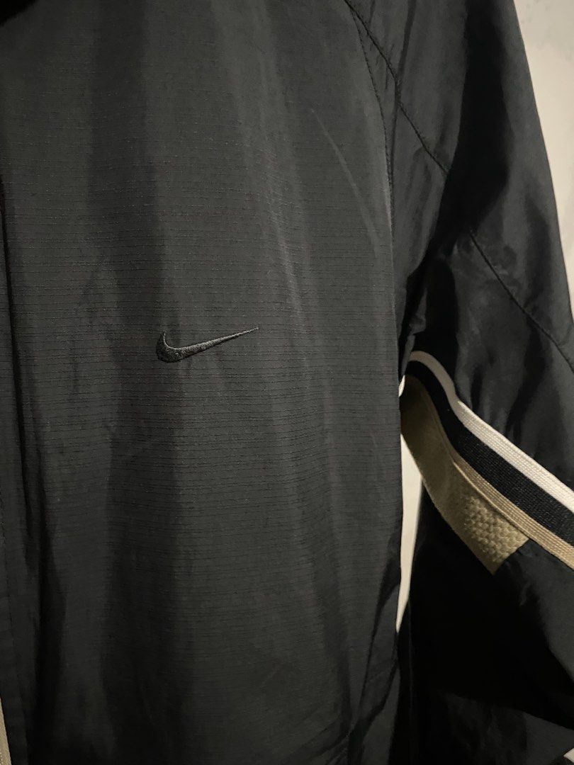 Nike Vintage Black Nylon Track Jacket Size S (Category: Coats, Jackets and Outerwear) located in Angono. Submitted by ronangelo12 (Listing ID 1470111955, Image 3). Description: 00s Nike Y2K Nylon Jacket with Embroidered Swoosh Logo, Black & Gold Size - Small Kindly see last pic for issue Price - 1200 (nego) Loc - Binangonan Rizal / Pasig City MOP - Gcash, Maribank, BOC MOD - Lalamove or meet up.