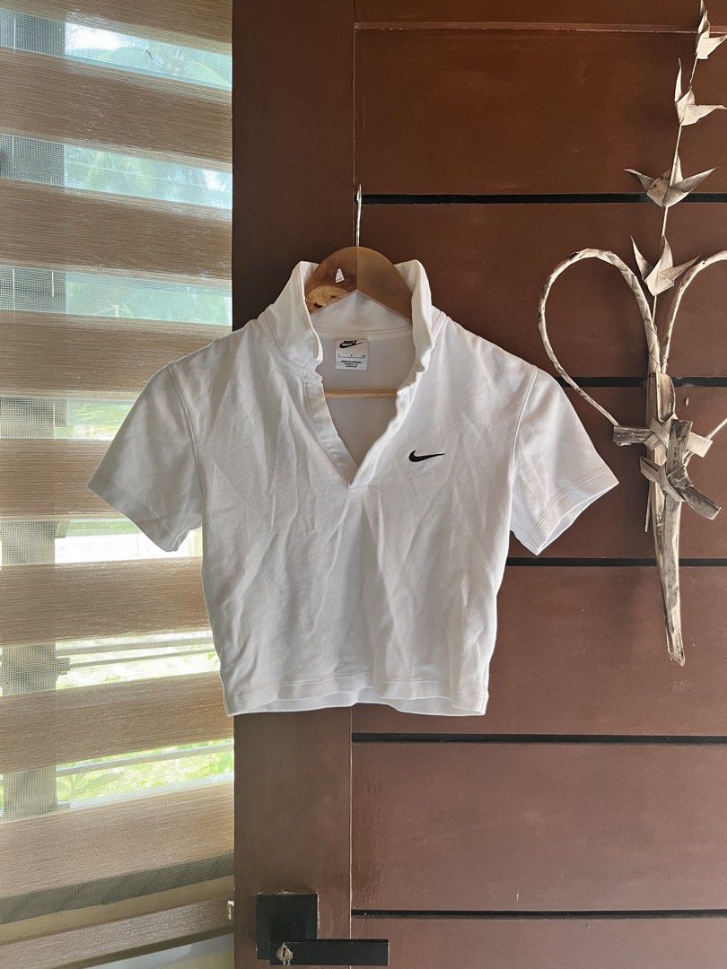 Nike White Crop Polo Shirt Size S (Category: Shirts) located in Tagum. Submitted by thisisdavethriftzzz (Listing ID 1470036670, Image 1). Description: Dimension⬇️ Width: 16 Length: 17 Issue: Minimal blue stain removable Color rate: 9.5/10 ₱400.