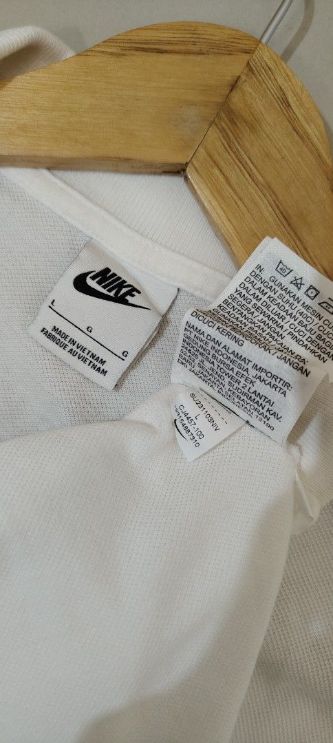 Nike White Polo Shirt Size L (Category: Tshirts & Polo Shirts ) located in Bulacan. Submitted by adrian2325 (Listing ID 1470111325, Image 3). Description: - Brand: Nike - Style: Classic polo shirt - Color: White - Size: L - Origin: Made in Vietnam - Material: Textured pique fabric - Details: Black embroidered Nike logo on left chest, standard two-button placket and collar - Condition: Clean, excellent, ready to wear - Best for: Casual outings or 