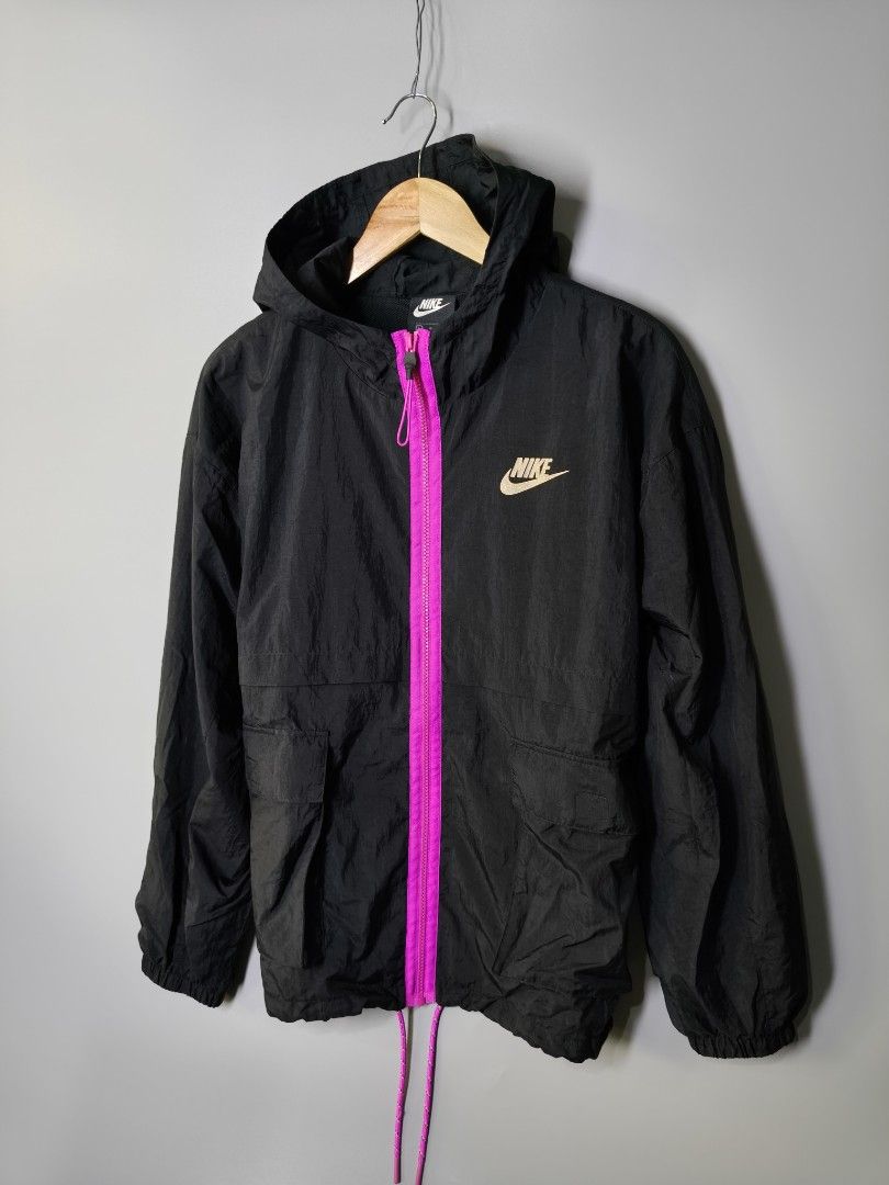 Nike Wind breaker (Category: Coats, Jackets and Outerwear) located in Baguio. Submitted by modern6tone6 (Listing ID 1470026434, Image 2). Description: Like new 9.8/10 color rate Large on tag 23 Width 26 Length.