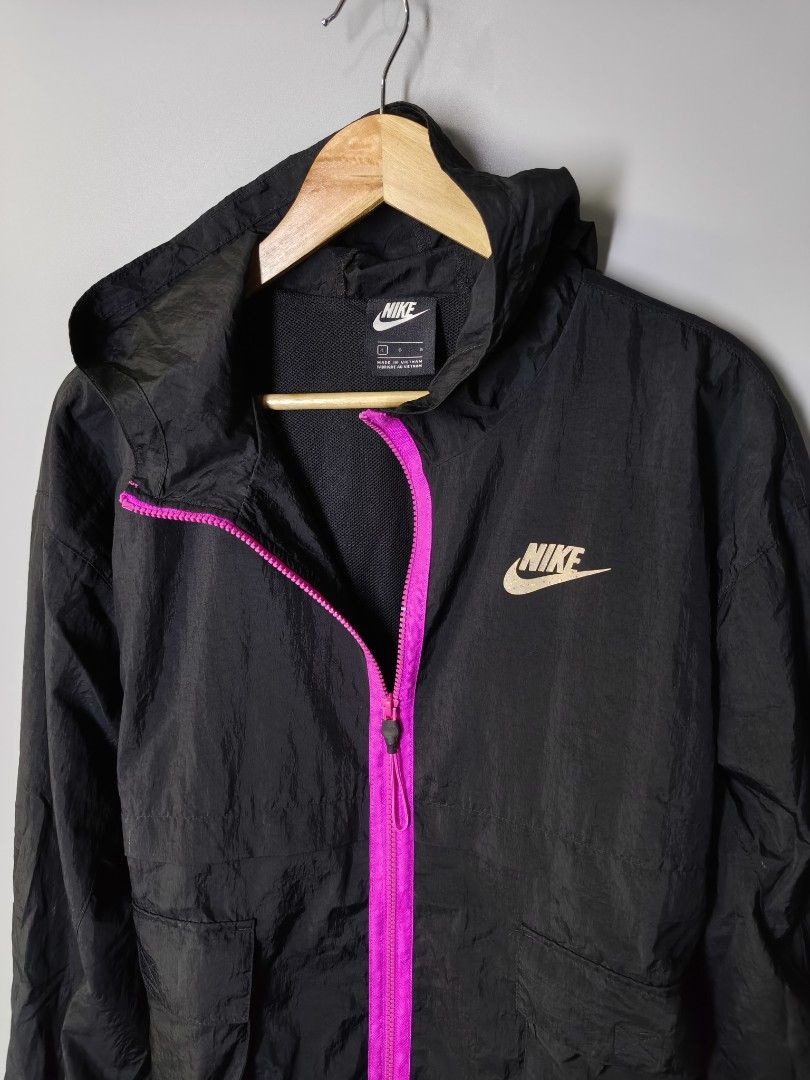 Nike Wind breaker (Category: Coats, Jackets and Outerwear) located in Baguio. Submitted by modern6tone6 (Listing ID 1470026434, Image 3). Description: Like new 9.8/10 color rate Large on tag 23 Width 26 Length.