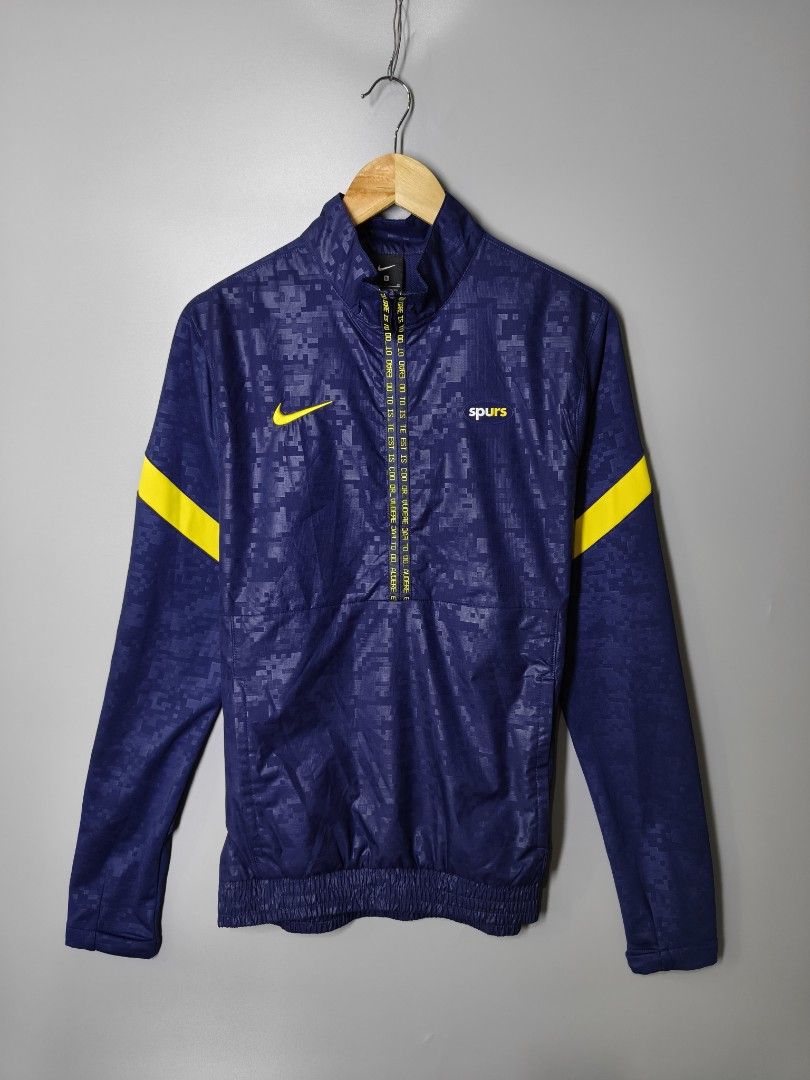 Nike Windbreaker (Category: Coats, Jackets and Outerwear) located in Baguio. Submitted by modern6tone6 (Listing ID 1470028571, Image 1). Description: Like new 9.8/10 color rate Small on tag 20 Width 28 Length.