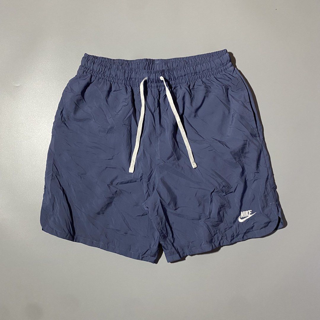 Nike woven (Category: Shorts) located in Cebu City. Submitted by thrifthing_ph (Listing ID 1470100146, Image 1). Description: Nike woven -Excellent Issue cut washtag Waist 30-32 Length 18.