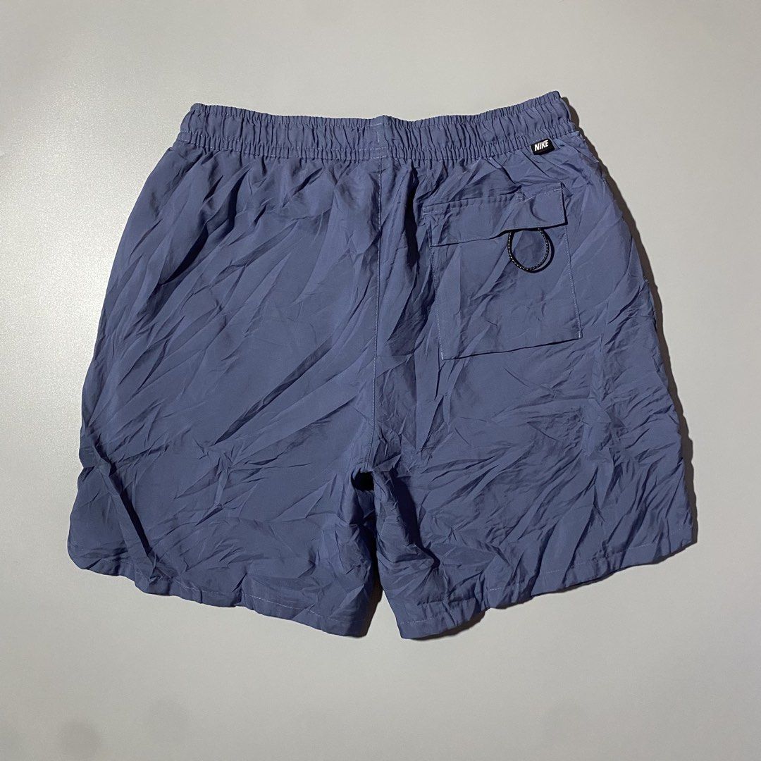 Nike woven (Category: Shorts) located in Cebu City. Submitted by thrifthing_ph (Listing ID 1470100146, Image 2). Description: Nike woven -Excellent Issue cut washtag Waist 30-32 Length 18.