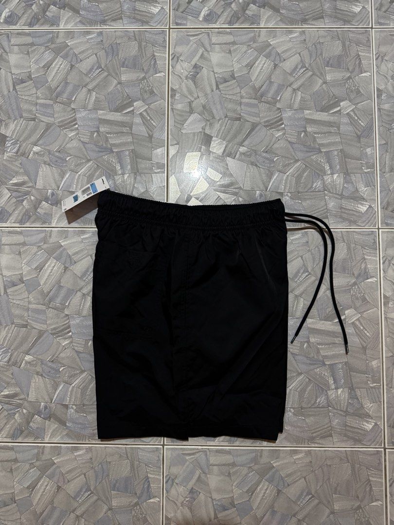 NIKE WOVEN SHORT BRANDNEW (Category: Shorts) located in Argao. Submitted by janmaning-0624l95 (Listing ID 1470014053, Image 2). Description: NIKE WOVEN BRANDNEW SIZE MEDIUM WAIST 28-34 Length 16.5 BRANDNEW 1,500 Location Argao Cebu .