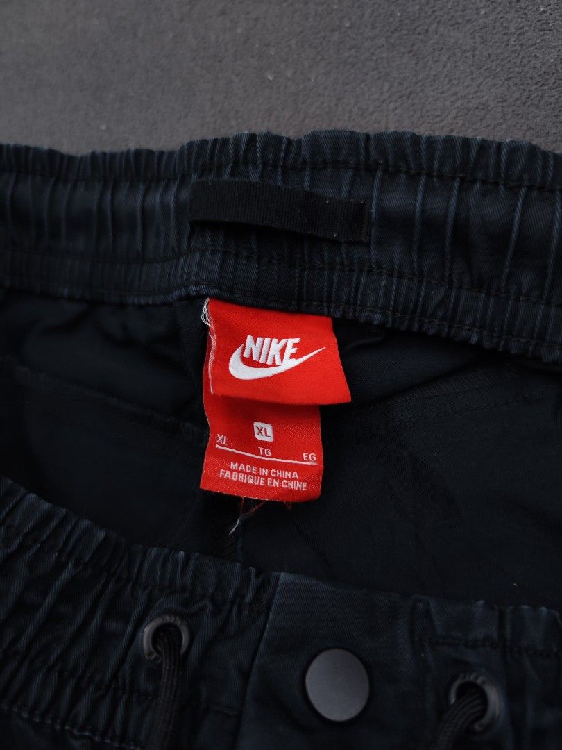 Nike Woven Zipper Shorts (Category: Shorts) located in Bulacan. Submitted by emilj23 (Listing ID 1469964105, Image 3). Description: Nike Woven Zipper Shorts Size XL on tag L 20 W 34-38 Leg Hole 9.5 Condition 9/10 Color rate 9/10 No Issue.