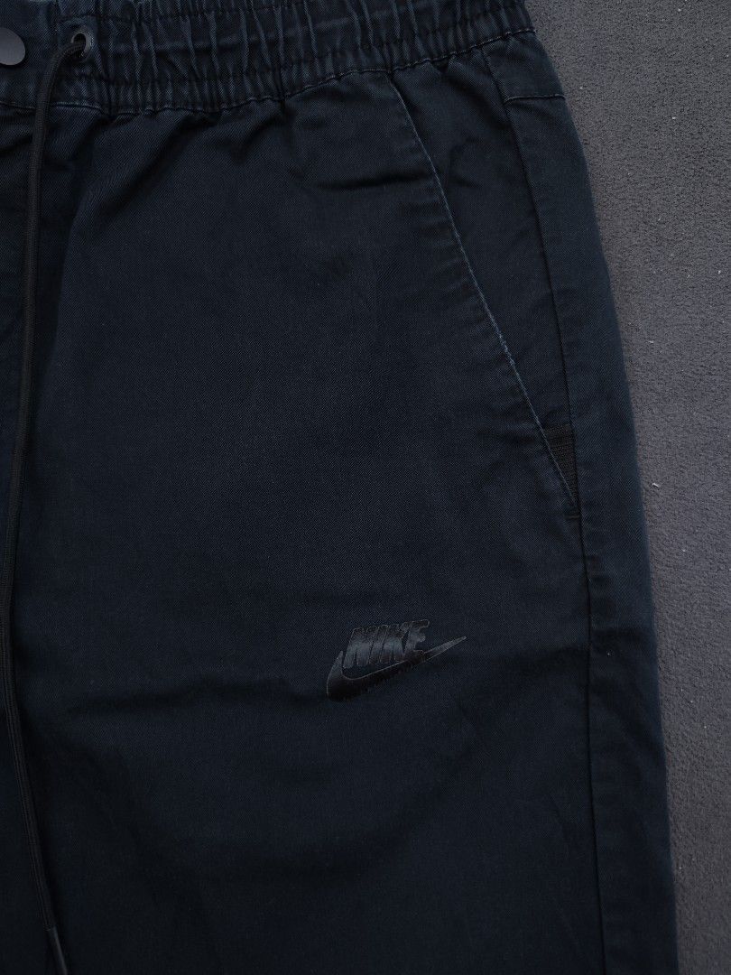 Nike Woven Zipper Shorts (Category: Shorts) located in Bulacan. Submitted by emilj23 (Listing ID 1469964105, Image 2). Description: Nike Woven Zipper Shorts Size XL on tag L 20 W 34-38 Leg Hole 9.5 Condition 9/10 Color rate 9/10 No Issue.