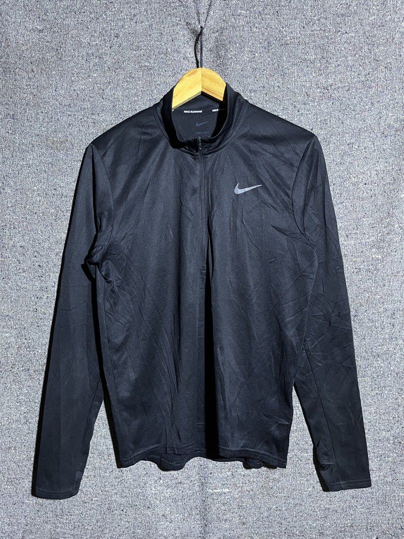 NIKE ZIP TOP DRIFIT LONGSLEEVE (Category: Formal Shirts) located in Dumaguete. Submitted by kingepoy (Listing ID 1470124593, Image 3). Description: Medium Width 20 / Length 26-27 Excellent Condition 9.8/10 Color rate Needs wash .