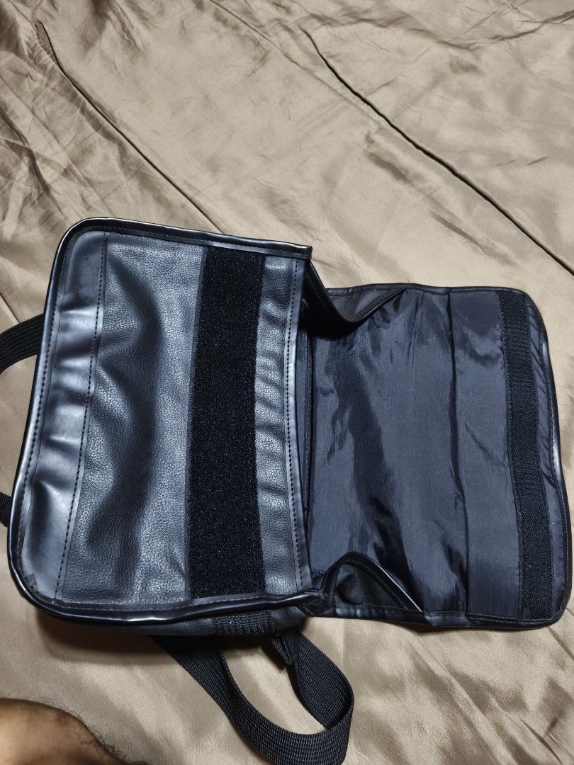 Nikon Camera bag (Category: Camera Bags & Carriers) located in Santa Cruz. Submitted by lesterpogs30 (Listing ID 1470087537, Image 3). Description: Nikon camera bag excellent condition leather.