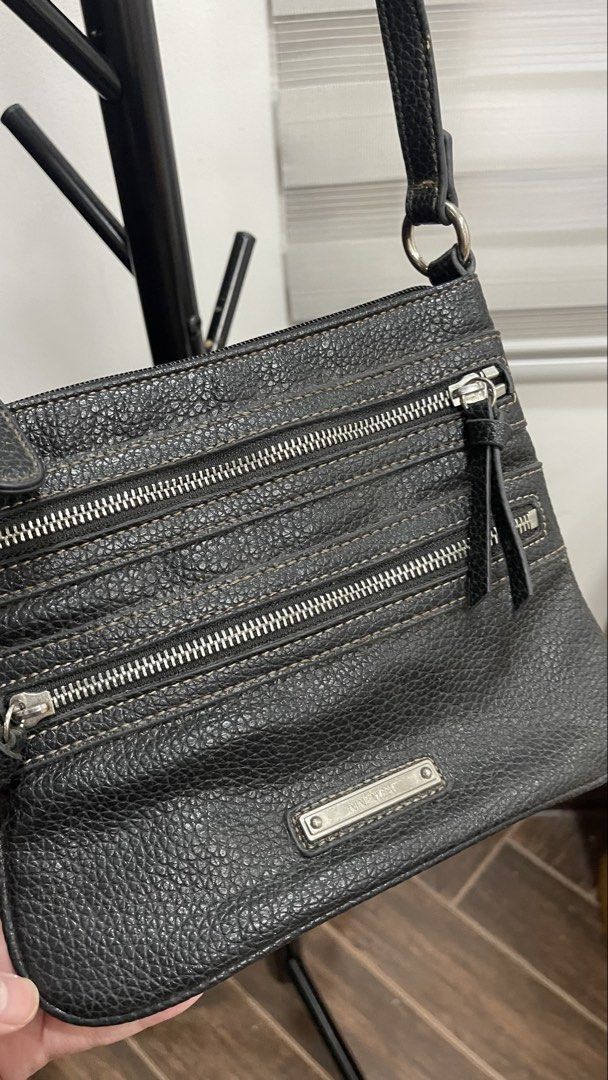 Nine West Crossbody Bag (Category: Cross-body Bags) located in Manila. Submitted by to_ri (Listing ID 1470079188, Image 2). Description: 🛍️ PRODUCT DETAILS Material: PU Leather 📌 TERMS & CONDITIONS 💸 Payment first 📦 Shipping: J&T, LBC, Same day delivery couriers 🚫 No returns or refunds ❌ No joy/bogus buyers 💗 Please buy responsibly. Thank you!.