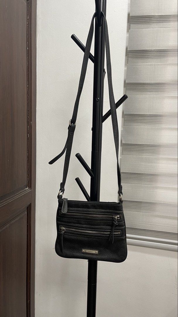 Nine West Crossbody Bag (Category: Cross-body Bags) located in Manila. Submitted by to_ri (Listing ID 1470079188, Image 1). Description: 🛍️ PRODUCT DETAILS Material: PU Leather 📌 TERMS & CONDITIONS 💸 Payment first 📦 Shipping: J&T, LBC, Same day delivery couriers 🚫 No returns or refunds ❌ No joy/bogus buyers 💗 Please buy responsibly. Thank you!.