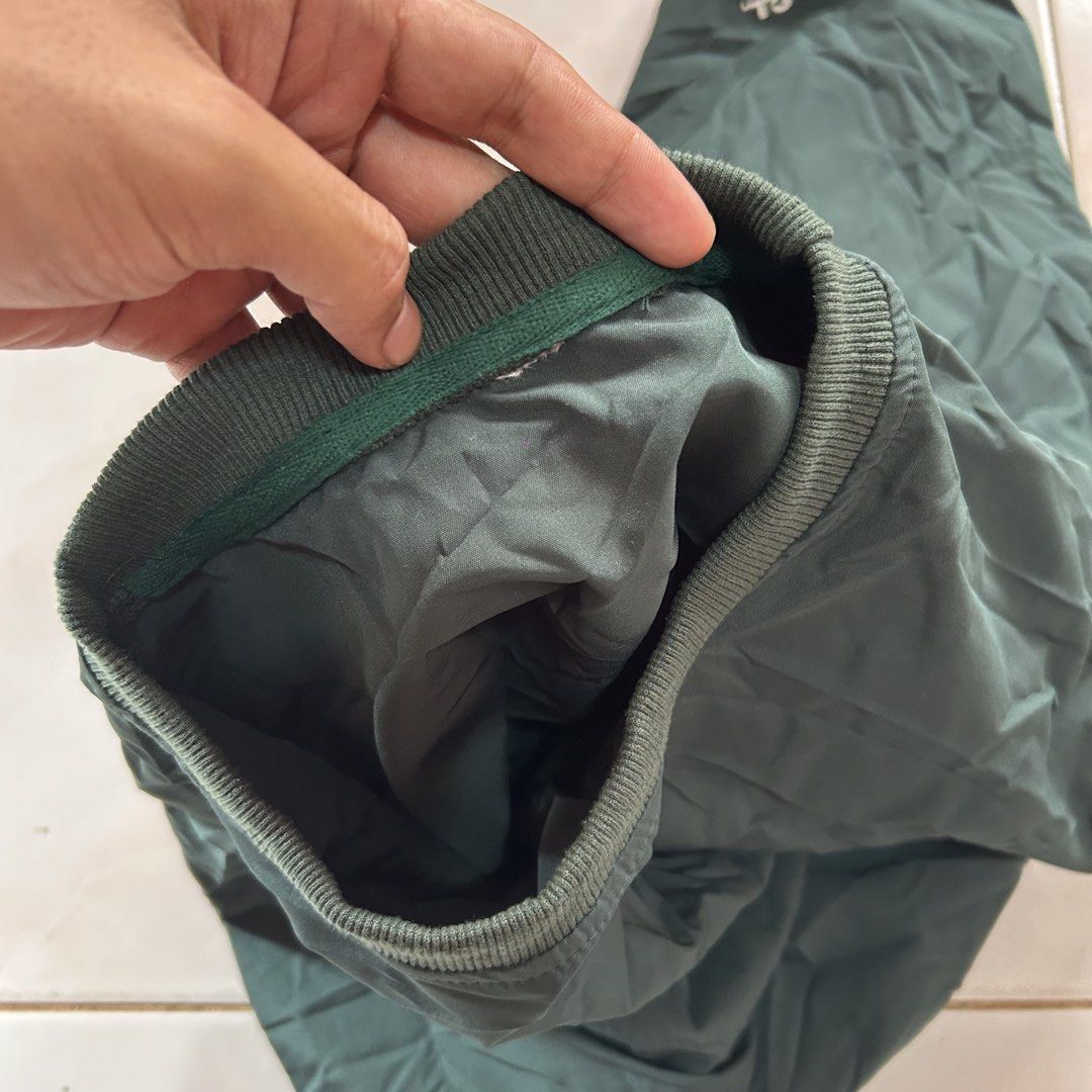 NOCTA Golf Dark Green Windbreaker 🥵 (Category: Coats, Jackets and Outerwear) located in Jinoba-an. Submitted by eegiboy (Listing ID 1470003395, Image 3). Description: - Dark green NOCTA golf windbreaker - Large NOCTA branding and golf graphic on the back - Stylish white text prints on sleeves - Crewneck collar with ribbed detailing - Elastic cuffs and adjustable drawstring hem - Lightweight material, perfect for layering over a tee Wts: Atcon lo