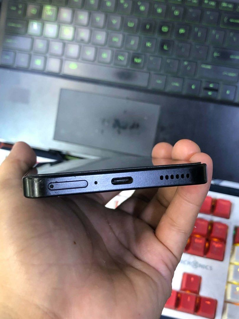 Nothingphone 3A (Category: Other Gadgets) located in Pasig City. Submitted by marcrafael (Listing ID 1470077771, Image 3). Description: Nothing Phone 3A 5G Selling price: 13800 NEGO Open for swap add ka cash Quick Specs -8+8gb | 128gb -6.77″ AMOLED, 120Hz -Snapdragon 7s Gen 3 -Android 16, Nothing OS 4.0 -50MP OIS + 50MP telephoto + 8MP ultra-wide -32MP selfie -5000mAh BATTERY -5G, NFC, stereo speakers -Ultra HDR image support -Glyph Light.