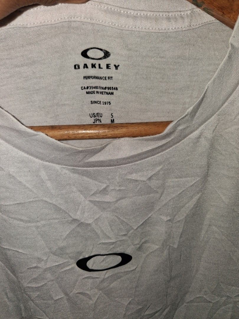 Oakley Enhanced QD SS Tee (Category: Tshirts & Polo Shirts ) located in Maasin. Submitted by ukayniyong (Listing ID 1470085999, Image 3). Description: Fresh from bale Needwash No Crack.