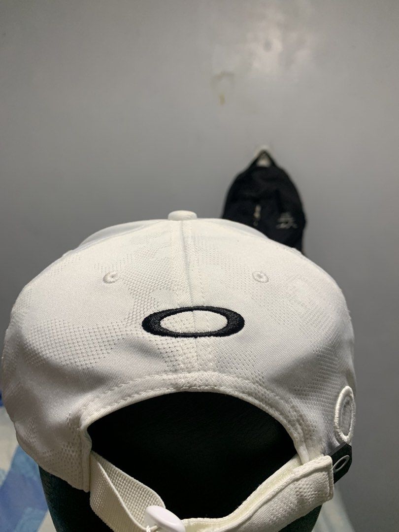 OAKLEY GOLF SKULL CAP (Category: Caps & Hats) located in Bula. Submitted by b3nedictpuk_ (Listing ID 1470082920, Image 3). Description: WTS! Oakley Golf Skull Cap OSFA EXCELLENT CONDITION NO ISSUE 1200.