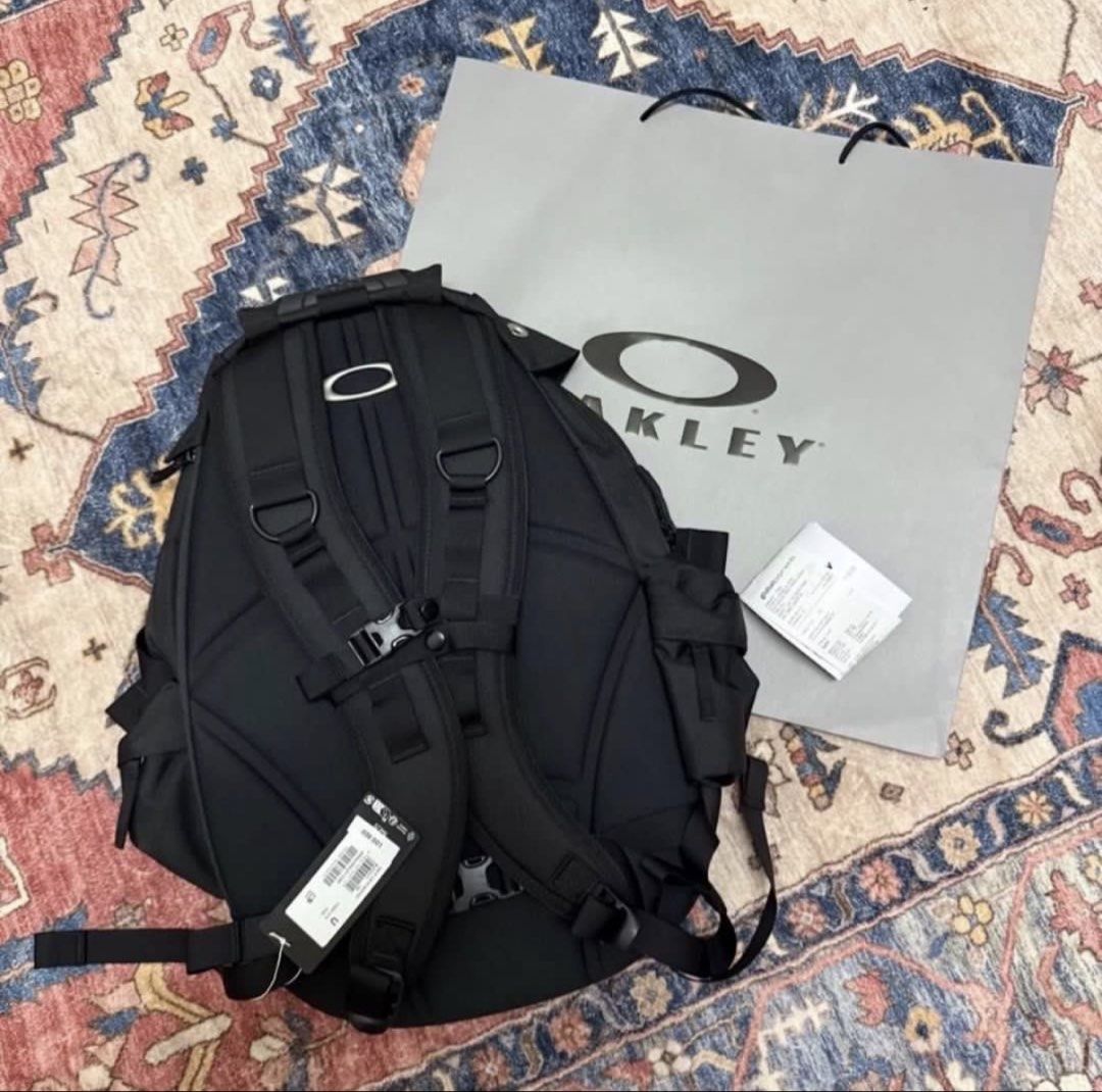 Oakley Icon RC Backpack Black, Men's Fashion, Bags, Backpacks on Carousell