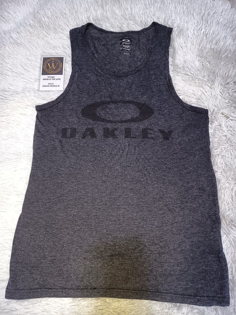 Oakley Sando Black (Free Shipping) (Category: Shirts) located in Pasay City. Submitted by ODDXX (Listing ID 1470106298, Image 1). Description: Oakley Sando Black XS on tag Actual Dimes: 16" x 25.5" Need Wash only! 265 Pesos (Free Shipping).