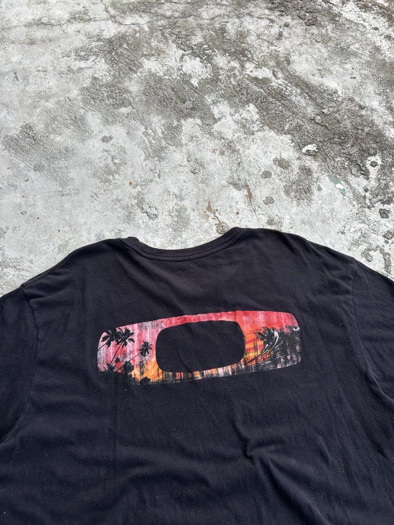 Oakley Sunset Logo Shirt (Category: Tshirts & Polo Shirts ) located in Balanga. Submitted by nothingtohold.co (Listing ID 1470110294, Image 3). Description: Oakley Sunset Logo Shirt XXL on tag | 27 width | 32 length | 9.8 condition Rewash only Gcash | jnt | bataan Vouch~vc.