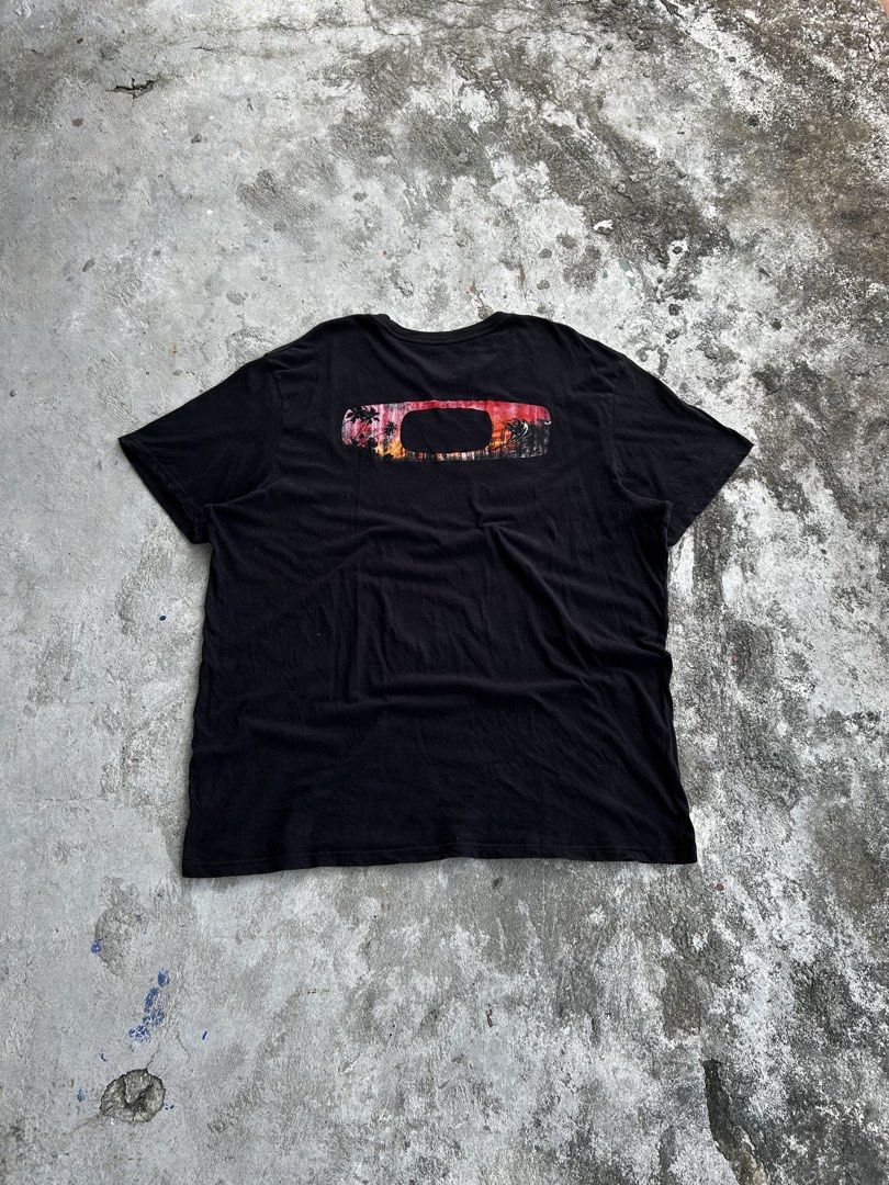 Oakley Sunset Logo Shirt (Category: Tshirts & Polo Shirts ) located in Balanga. Submitted by nothingtohold.co (Listing ID 1470110294, Image 2). Description: Oakley Sunset Logo Shirt XXL on tag | 27 width | 32 length | 9.8 condition Rewash only Gcash | jnt | bataan Vouch~vc.
